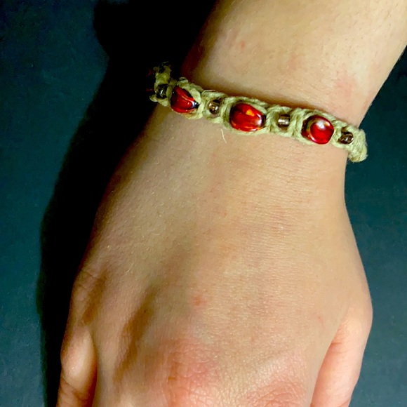Handmade red beaded bracelet - Picture 3 of 4